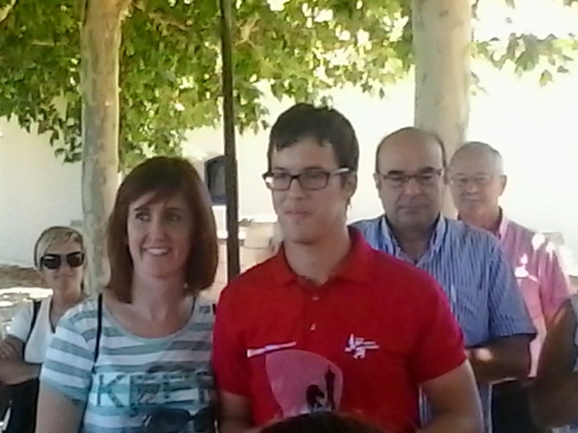El campeón, junto a la alcaldesa y el pres. de la Federación Aragonesa